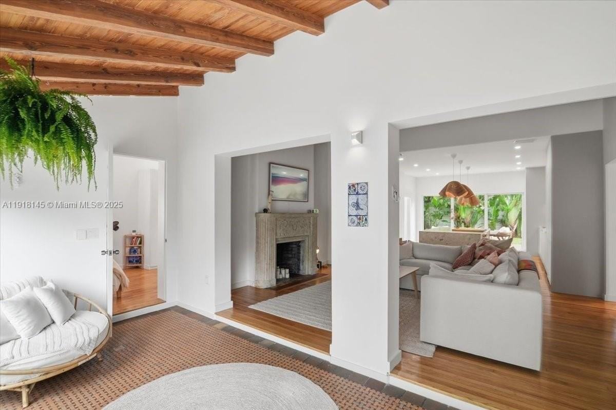 753 Ne 82nd Ter - Photo 5 of 40