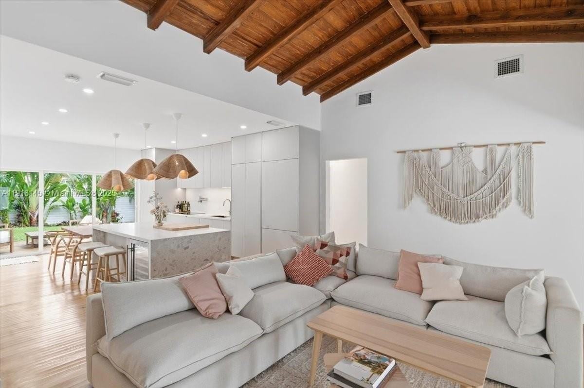 753 Ne 82nd Ter - Photo 7 of 40