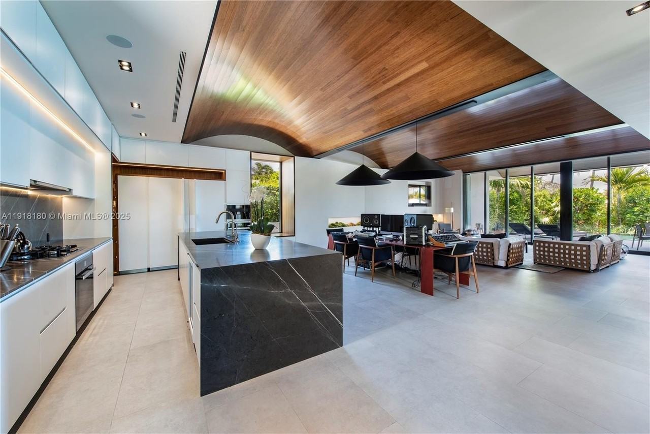 8055 Noremac Ave - Photo 6 of 46