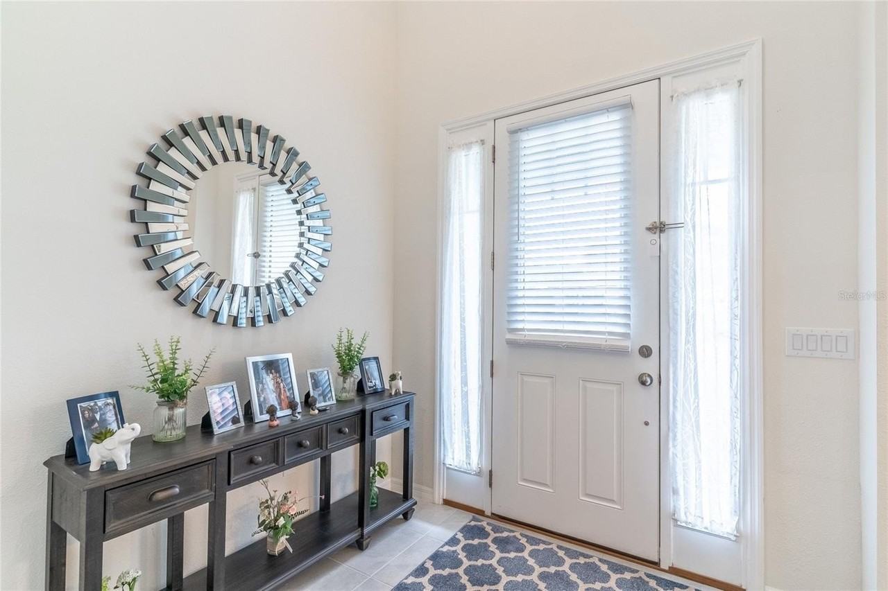 2721 Chantilly Ave - Photo 2 of 38