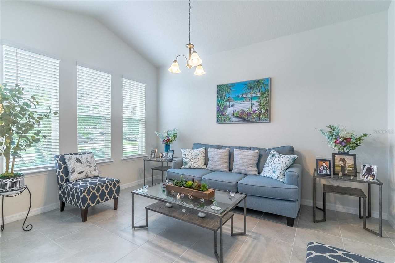 2721 Chantilly Ave - Photo 3 of 38