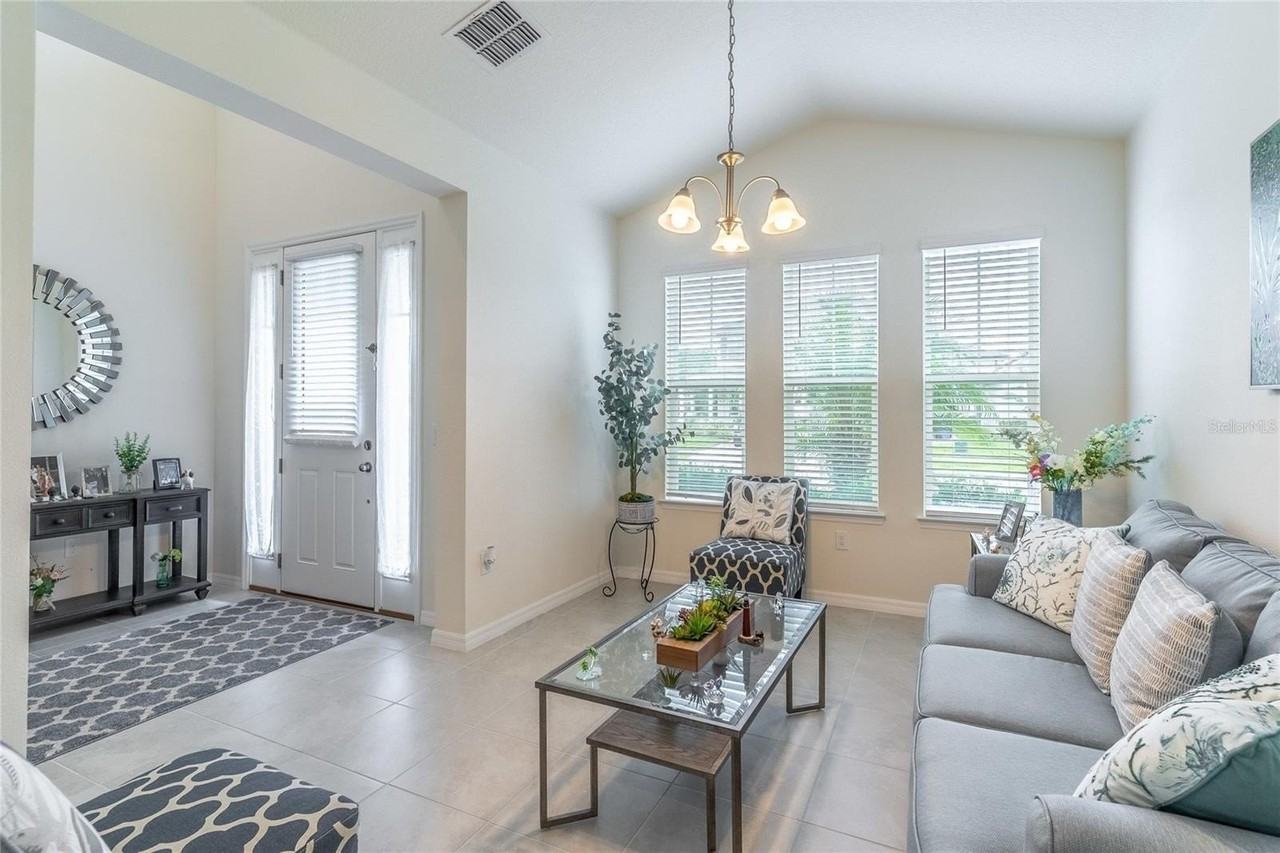 2721 Chantilly Ave - Photo 4 of 38