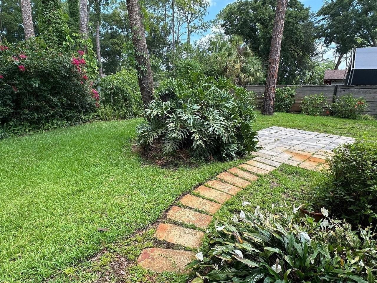 316 E Crystal Dr - Photo 4 of 19