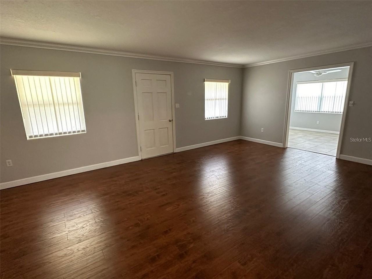 316 E Crystal Dr - Photo 5 of 19