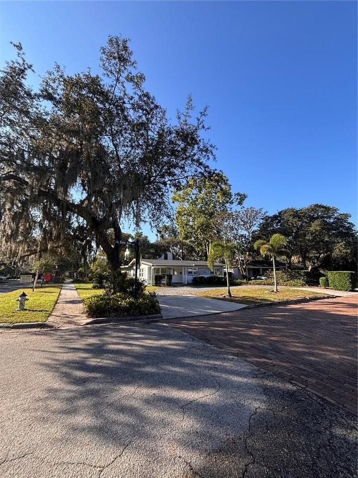 1690 Dale Ave - Photo 3 of 11