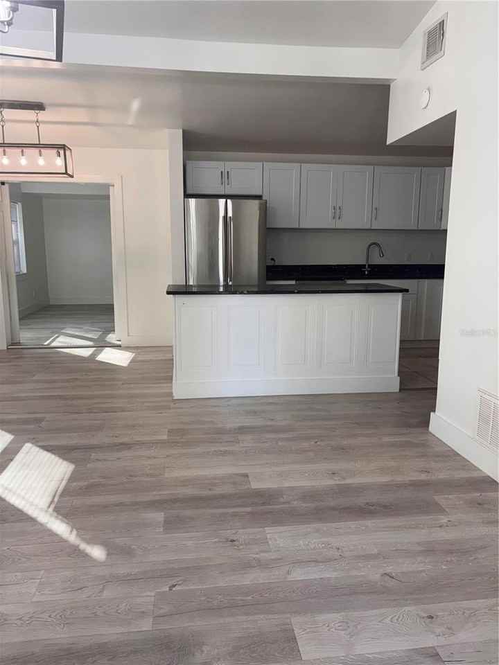 1690 Dale Ave - Photo 4 of 11