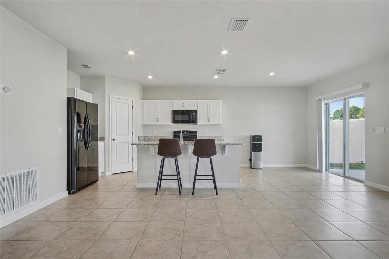 1371 Madison Cir - Photo 5 of 28