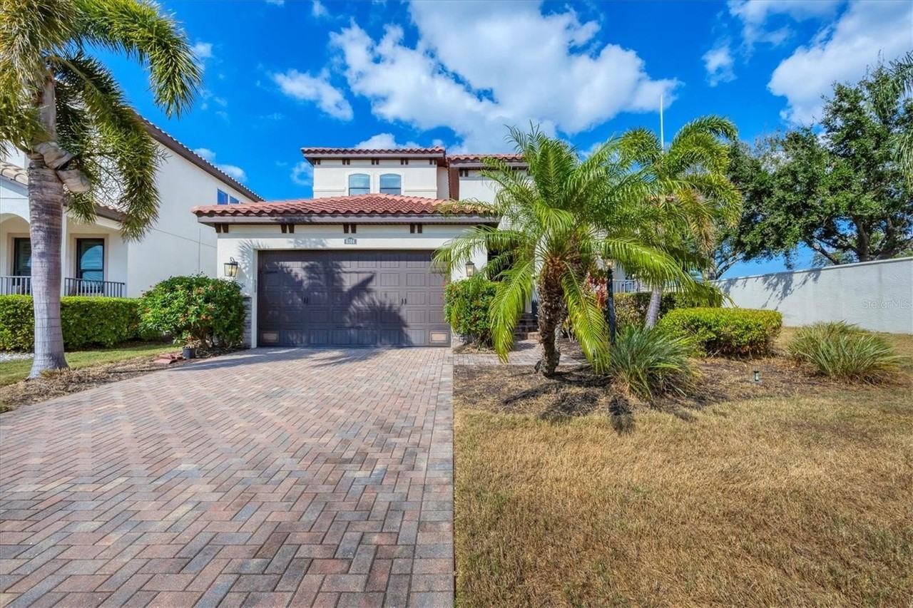 6104 Champions Row Street - Photo 4 of 50