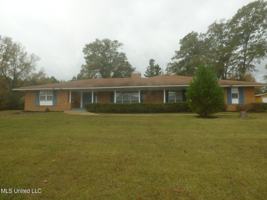 featured image of 1109 Old Brookhaven Road