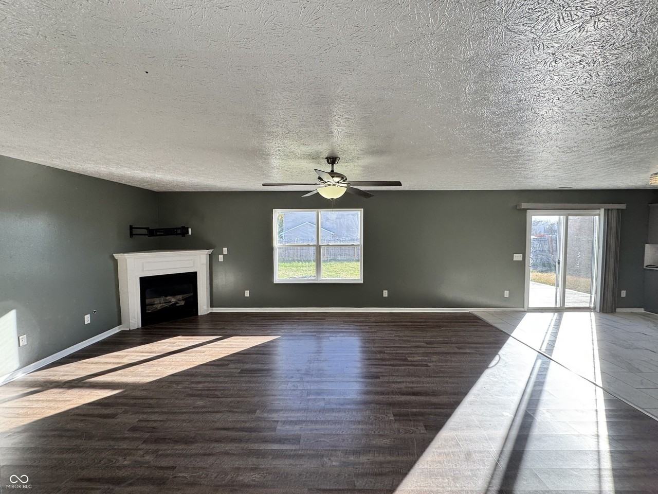 3658 Pickwick Cir - Photo 4 of 33