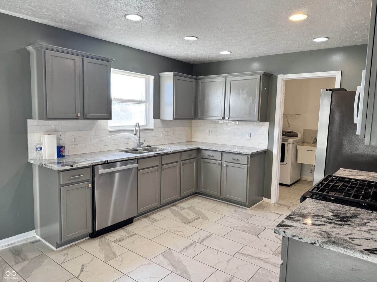 3658 Pickwick Cir - Photo 5 of 33