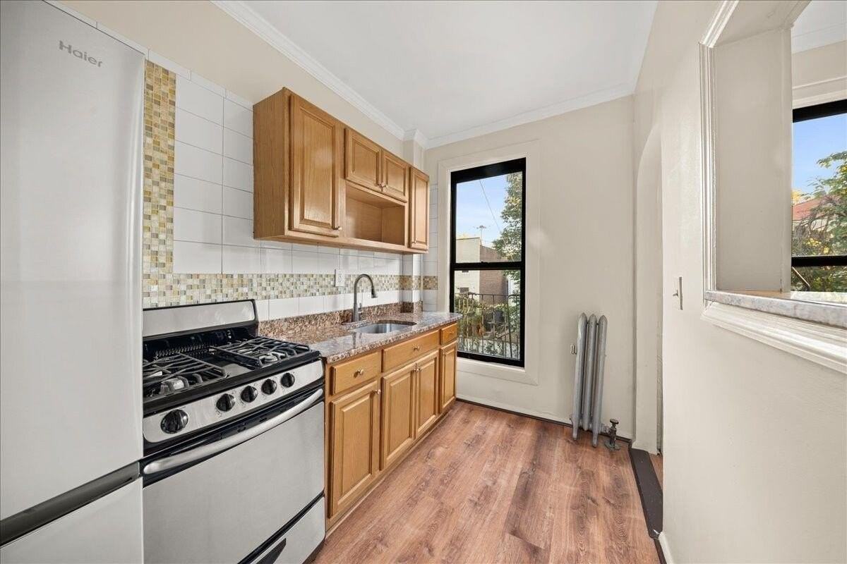 48 Pulaski Street #2 - Photo 3 of 8