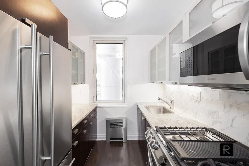 212 E 47th St Apt 31b #31B - Photo 2 of 4