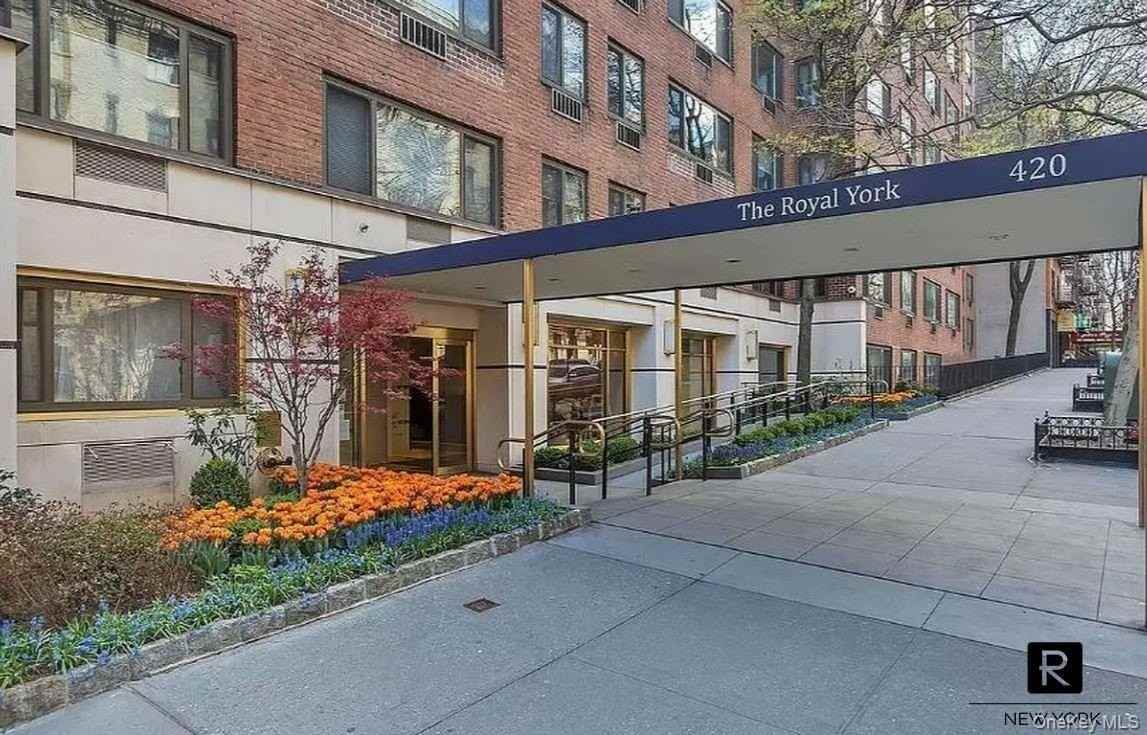 420 East 64th Street #E10D - Photo 7 of 11