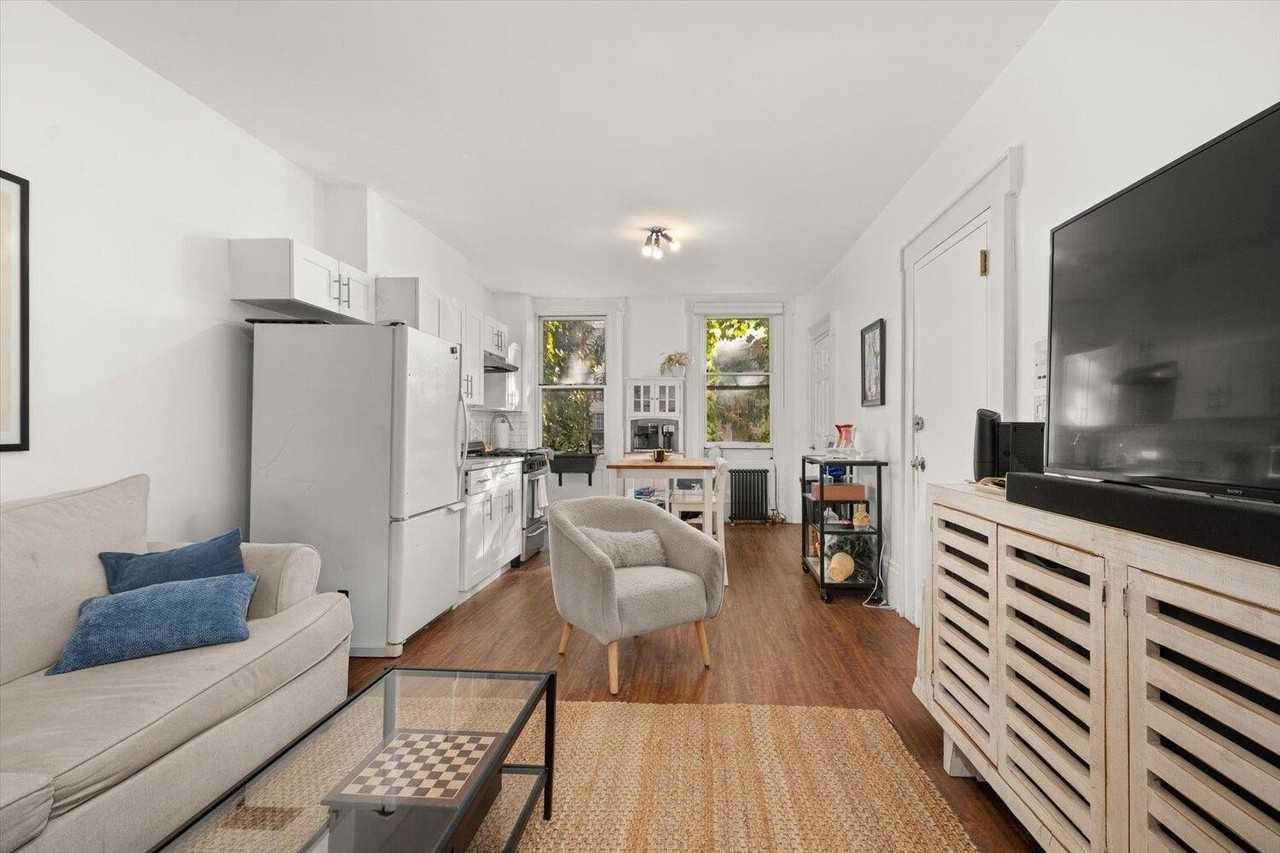 362 W 30th St Apt 2 #2