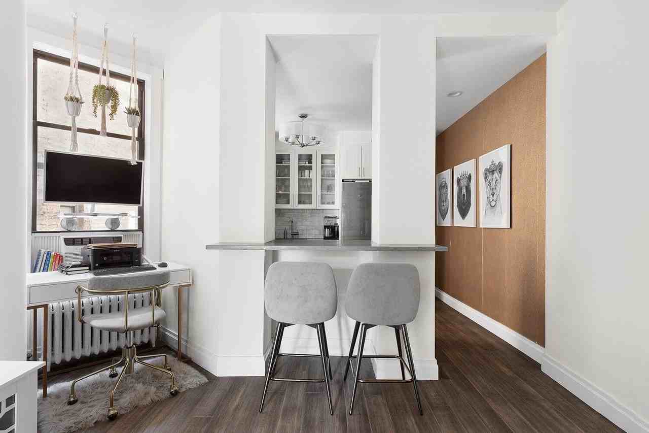 139 E 30th St Apt 4a #4A - Photo 2 of 5