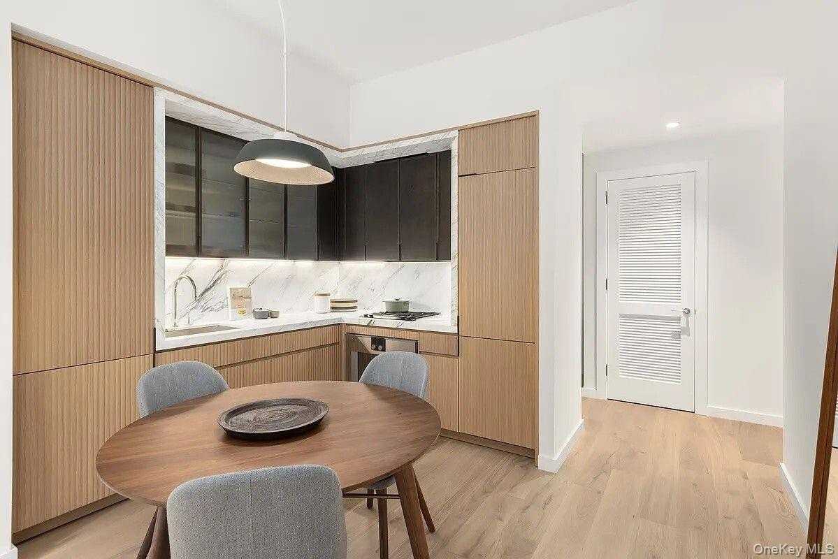 135 E 47th St Apt 9g #9G - Photo 2 of 14