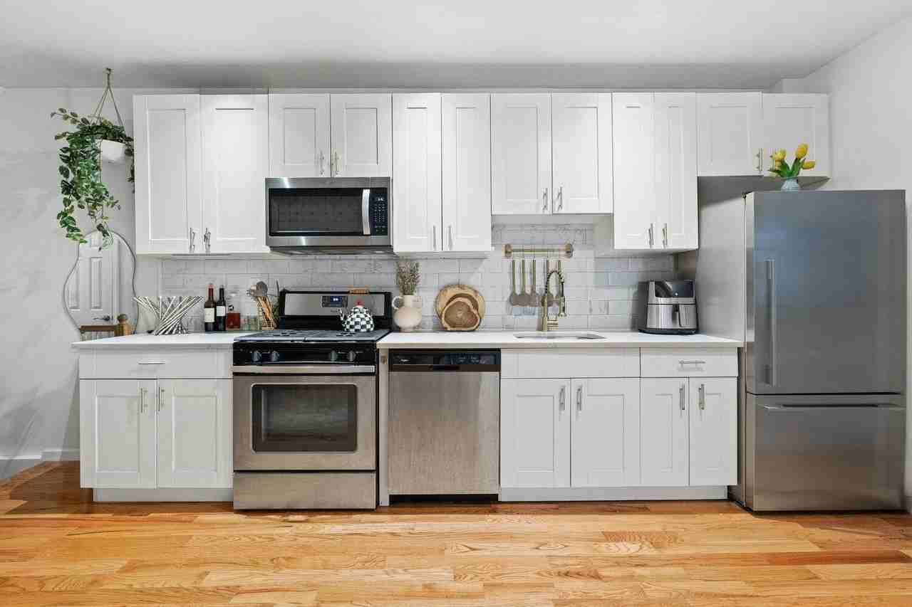 1302 Herkimer St - Photo 2 of 6