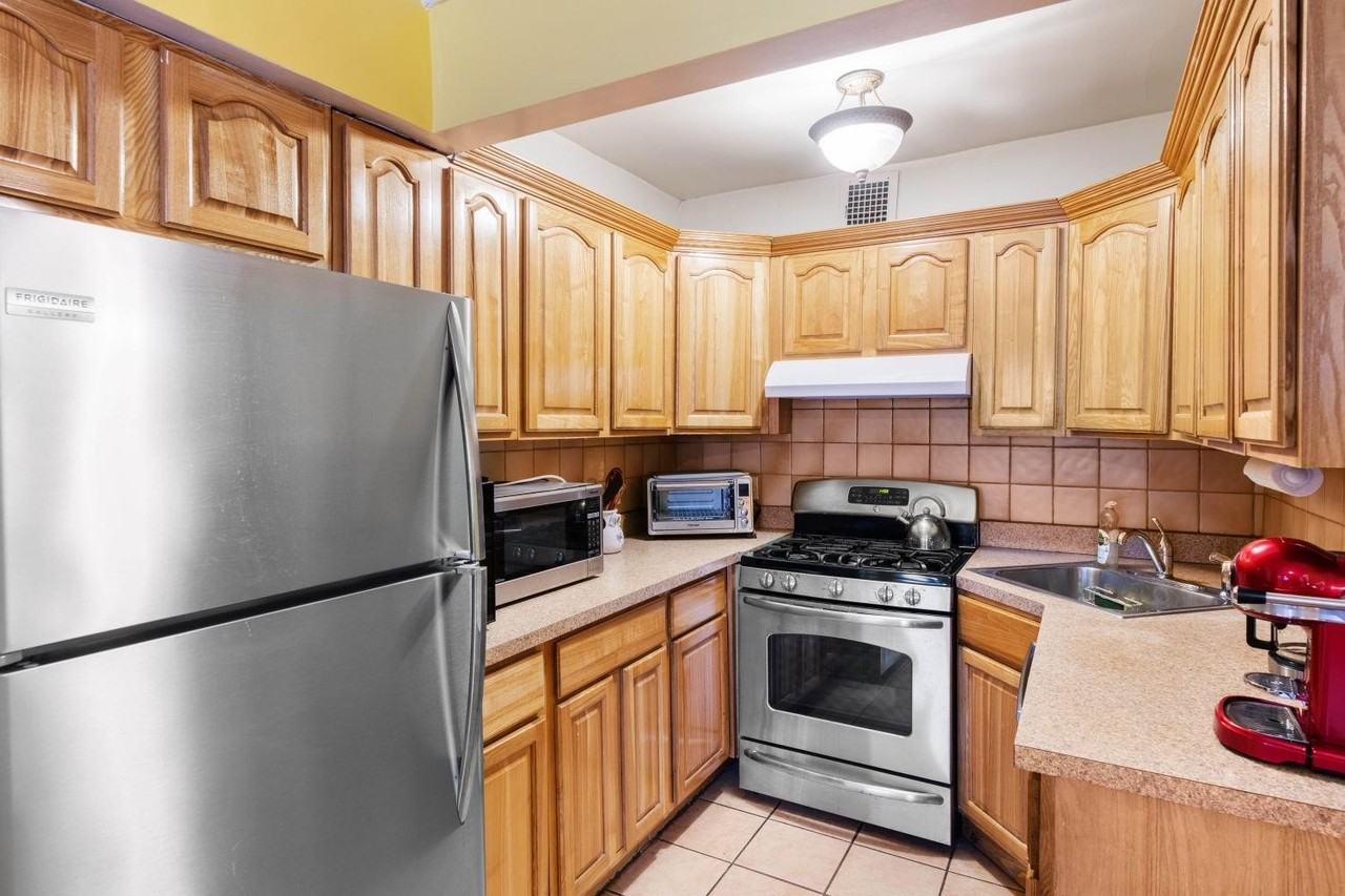 134 134 PARK Place unit: Garden - Photo 2 of 11