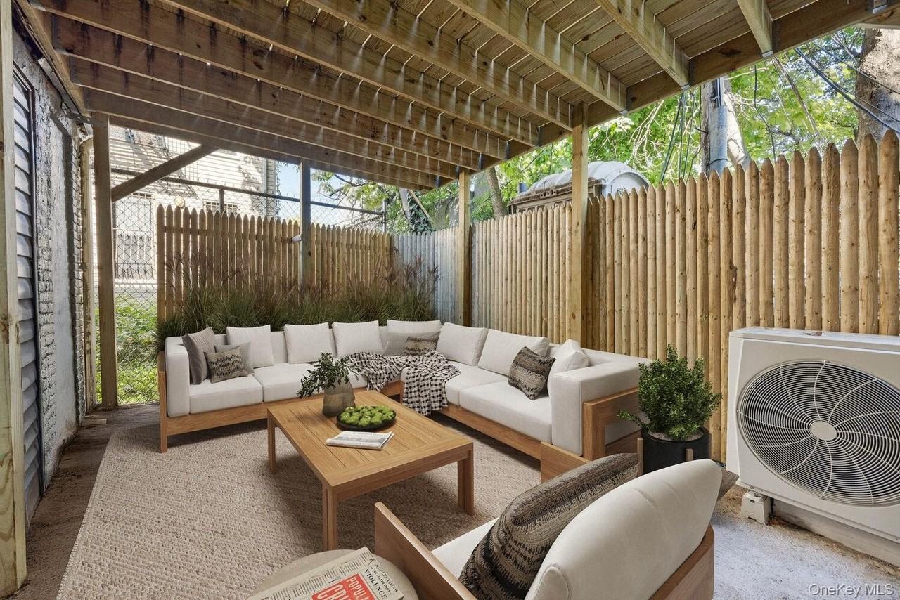 9 Kane Pl Unit 1 #1 - Photo 7 of 8