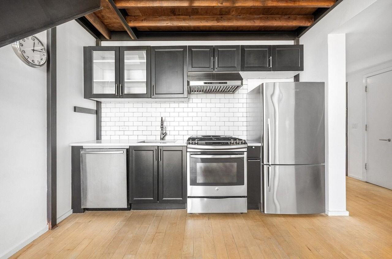 925 Pacific St Apt 204 #204 - Photo 6 of 14