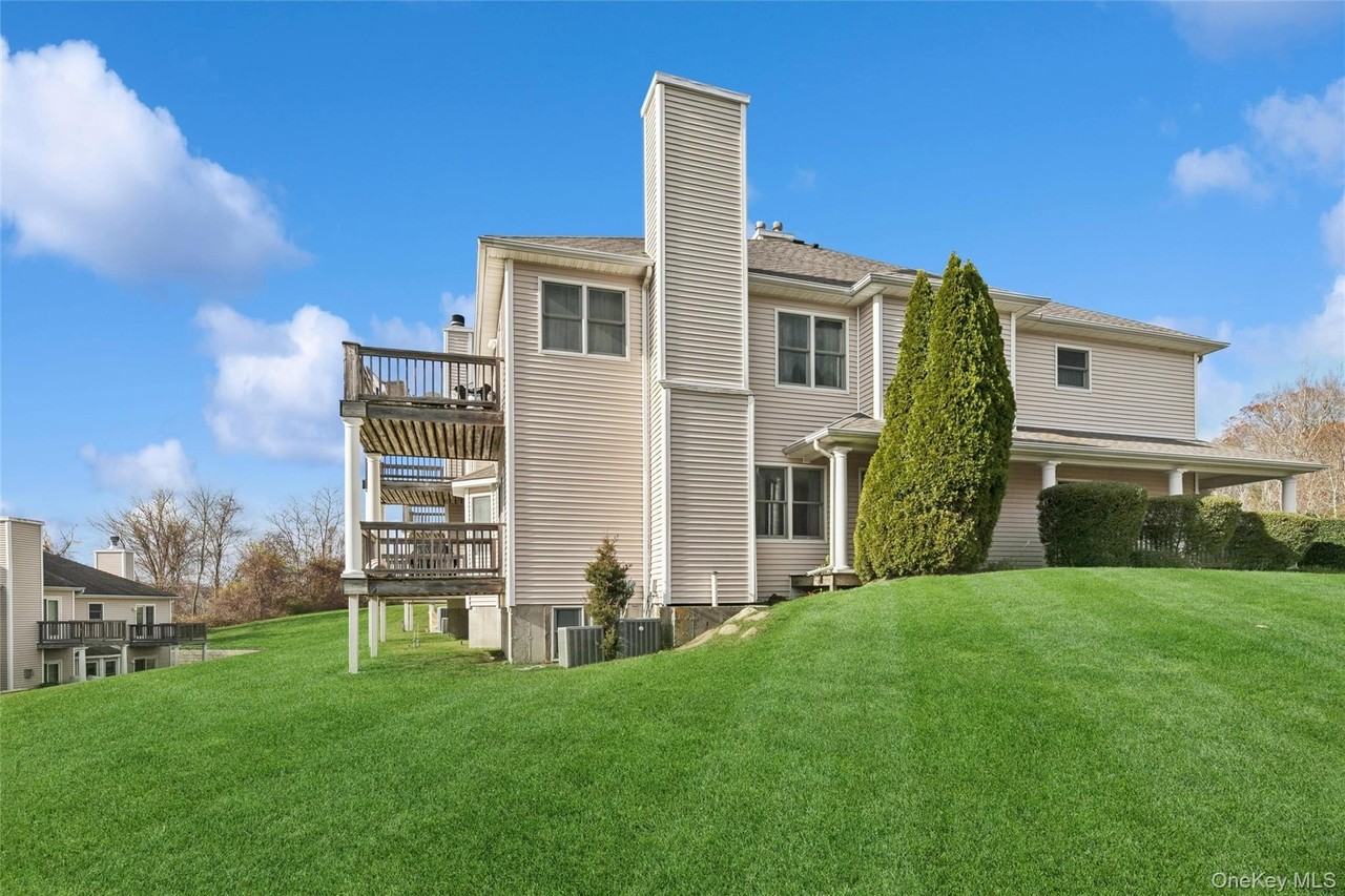 706 Willow Pond Road - Photo 3 of 20