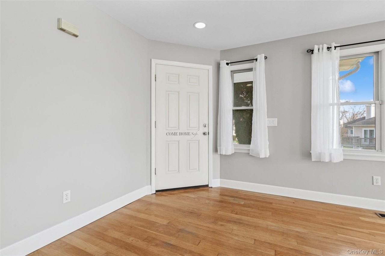 706 Willow Pond Road - Photo 4 of 20