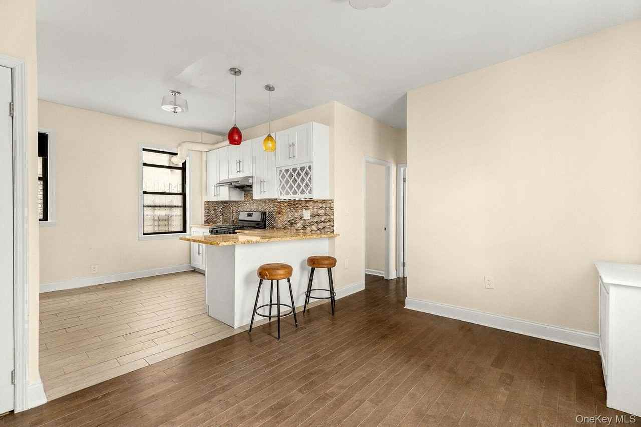 2116 35th St Apt 3g #3G - Photo 2 of 10