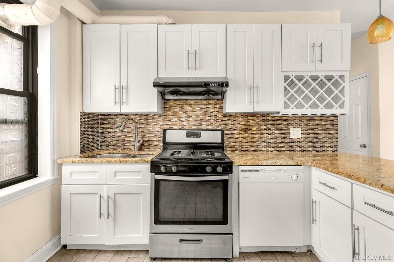 2116 35th St Apt 3g #3G - Photo 5 of 10