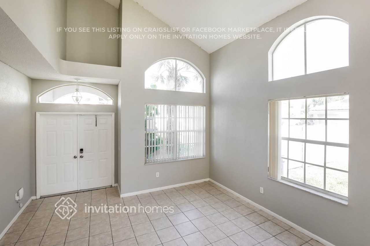 15860 Northwest 14th Road - Photo 5 of 18