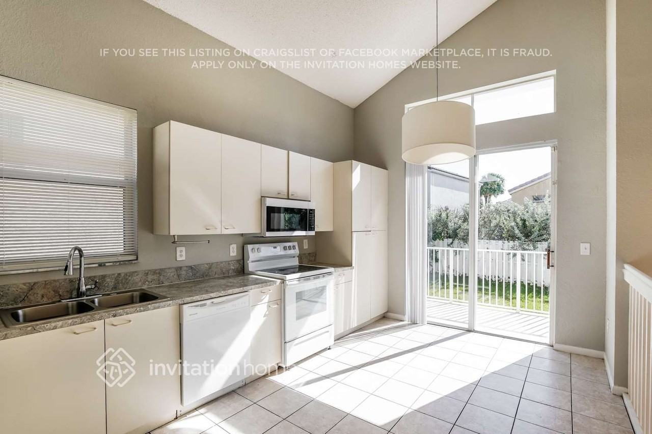 15860 Northwest 14th Road - Photo 7 of 18