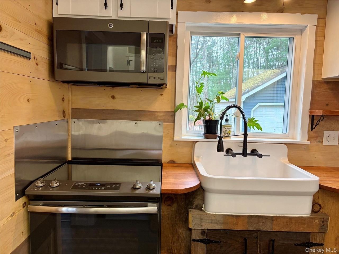 44 Gregory Rd - Photo 5 of 20