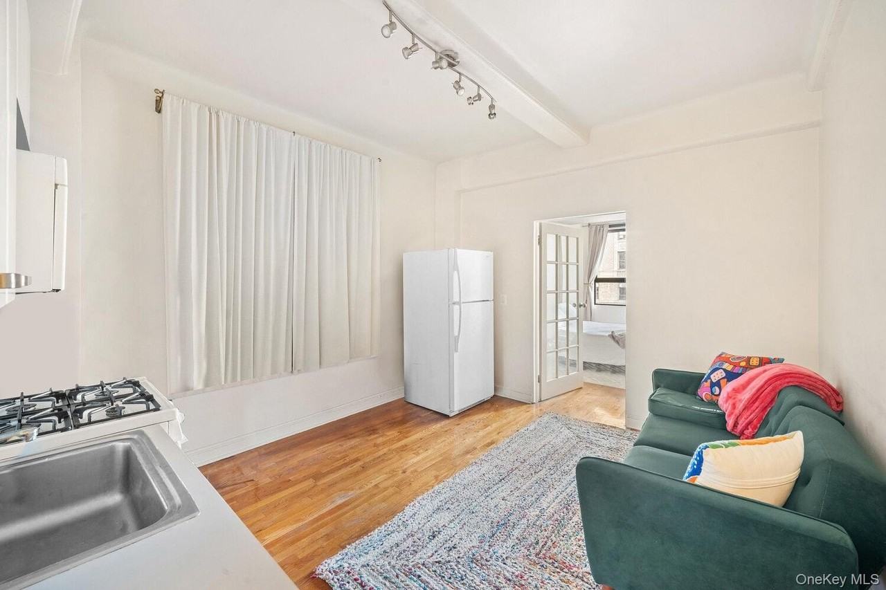 118 West 72nd Street #1202 - Photo 3 of 5