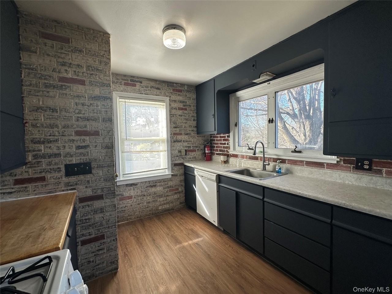 496 Bloomingburg Rd - Photo 6 of 47