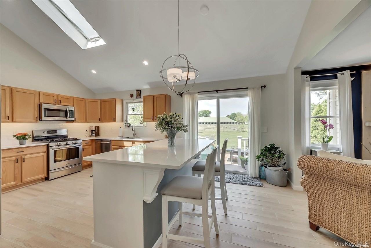 170 Vineyard Way - Photo 5 of 11