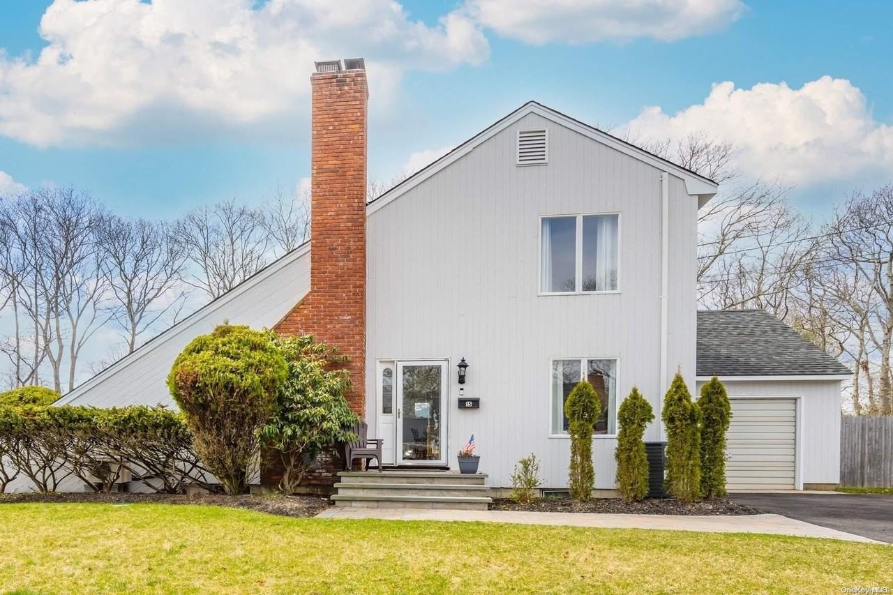 15 Pin Oak Lane - Photo 2 of 12