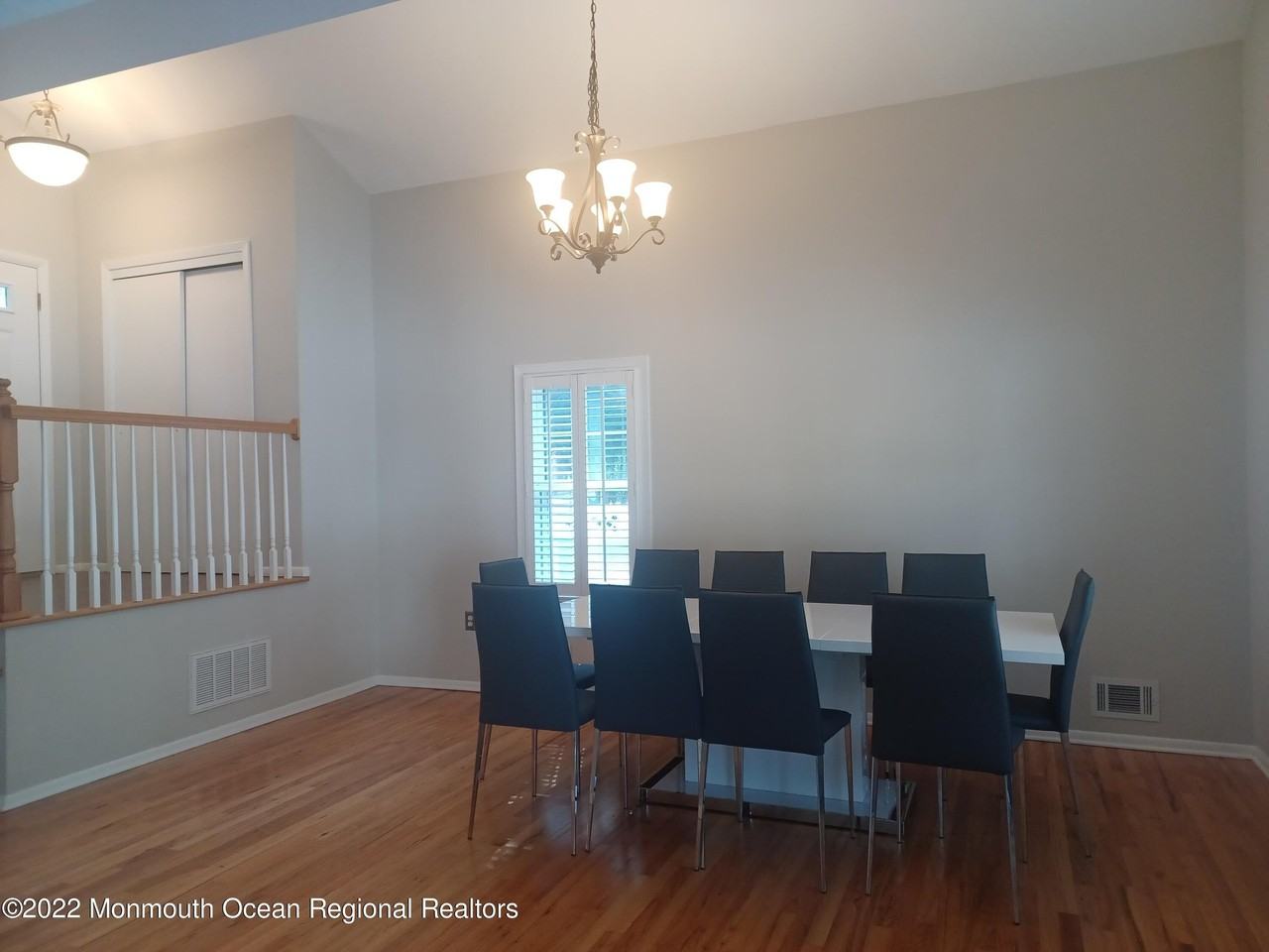 1002 Beverly Avenue - Photo 4 of 11