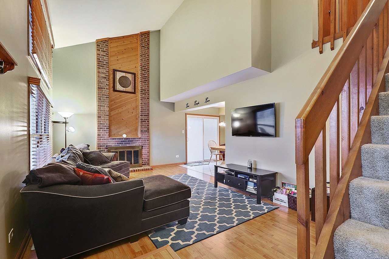 9301 Waterford Lane - Photo 3 of 10