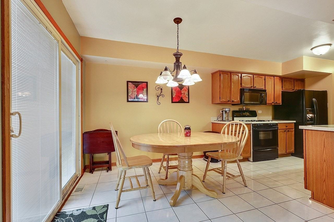 9301 Waterford Lane - Photo 4 of 10