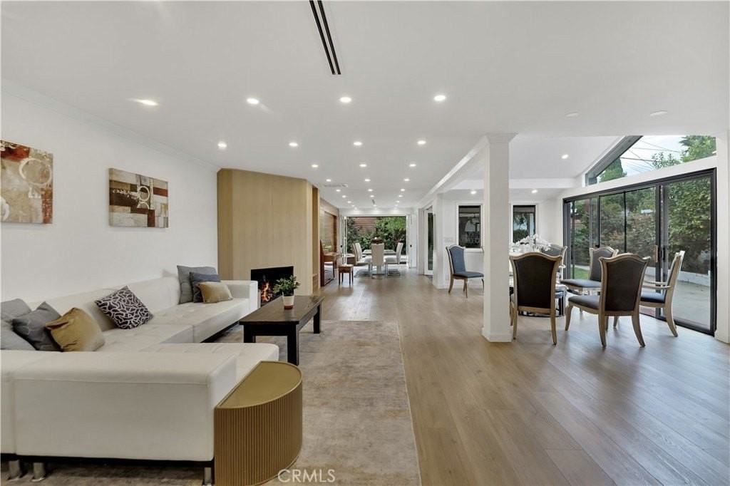 6409 Graves Ave - Photo 4 of 50