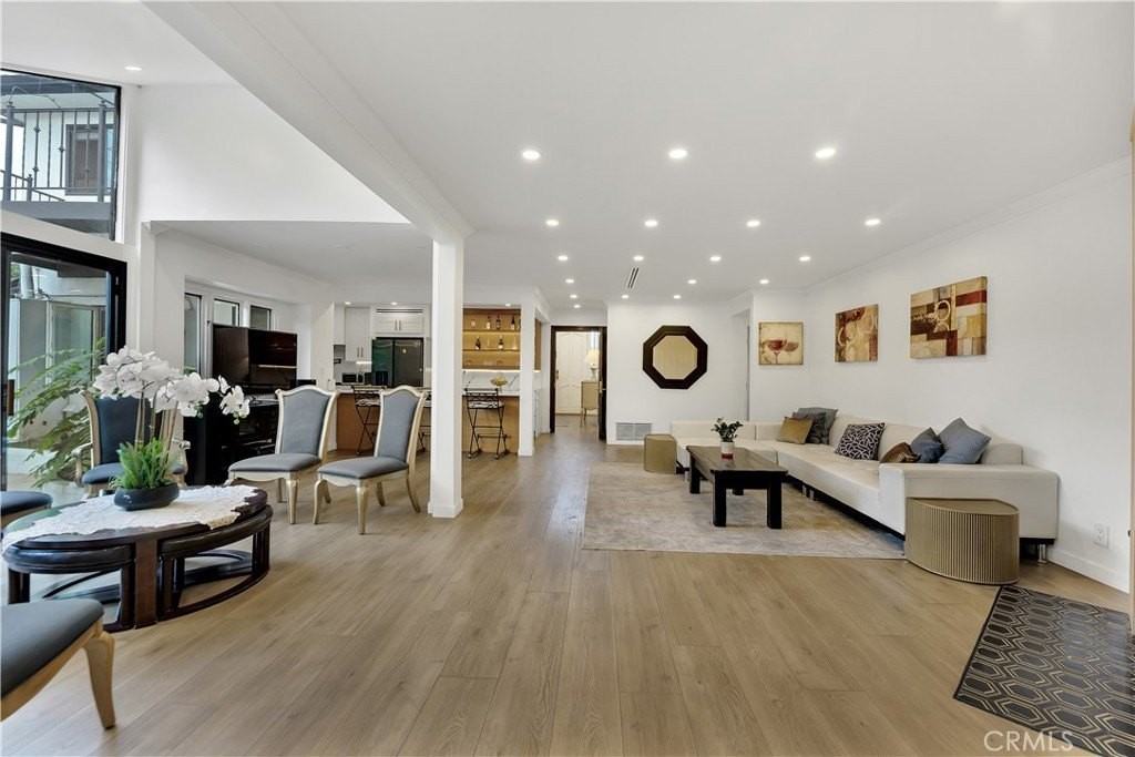 6409 Graves Ave - Photo 5 of 50