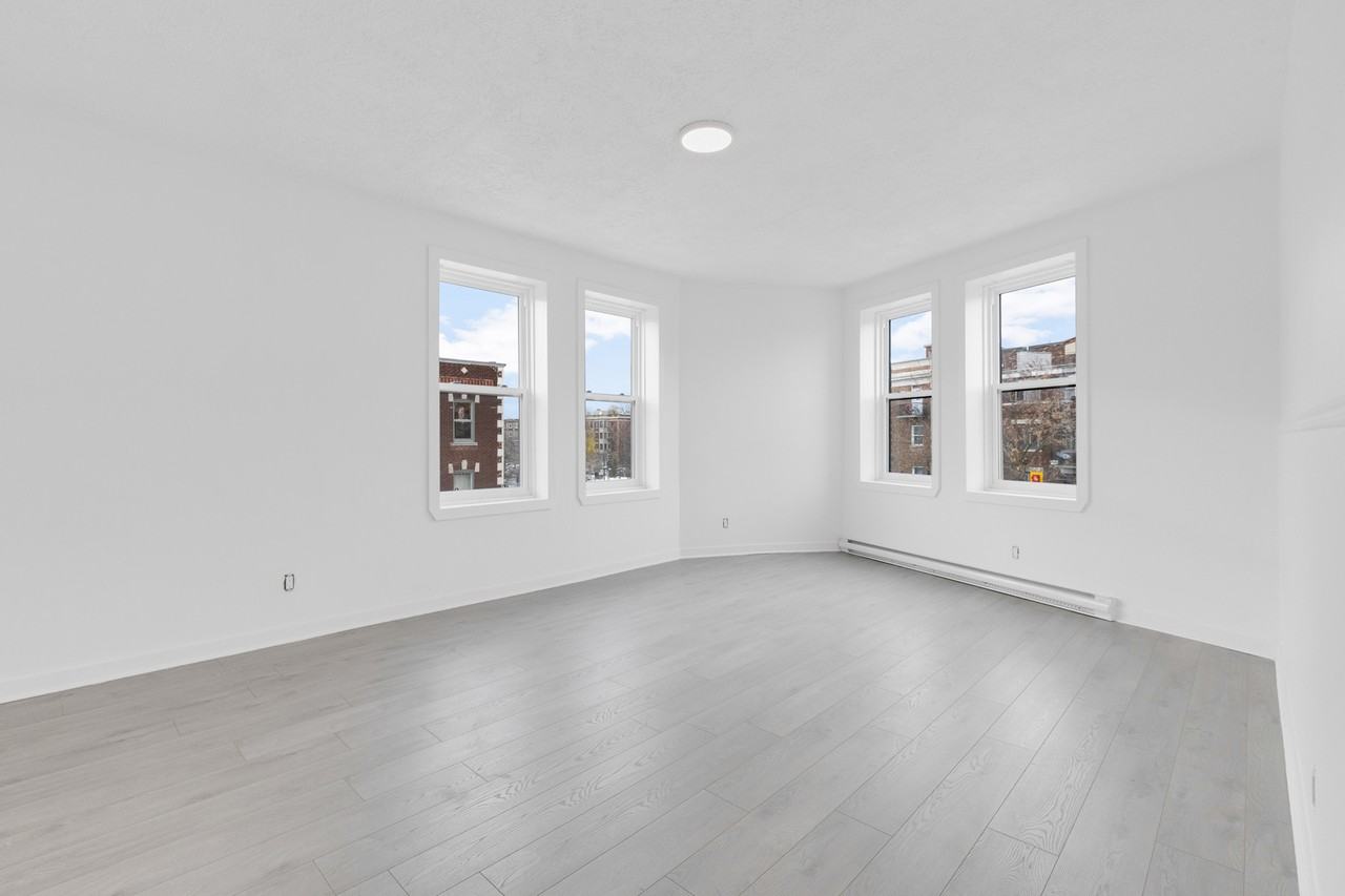 5870 Rue Sherbrooke Ouest #5 - Photo 2 of 14