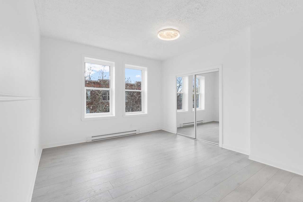 5870 Rue Sherbrooke Ouest #5 - Photo 7 of 14