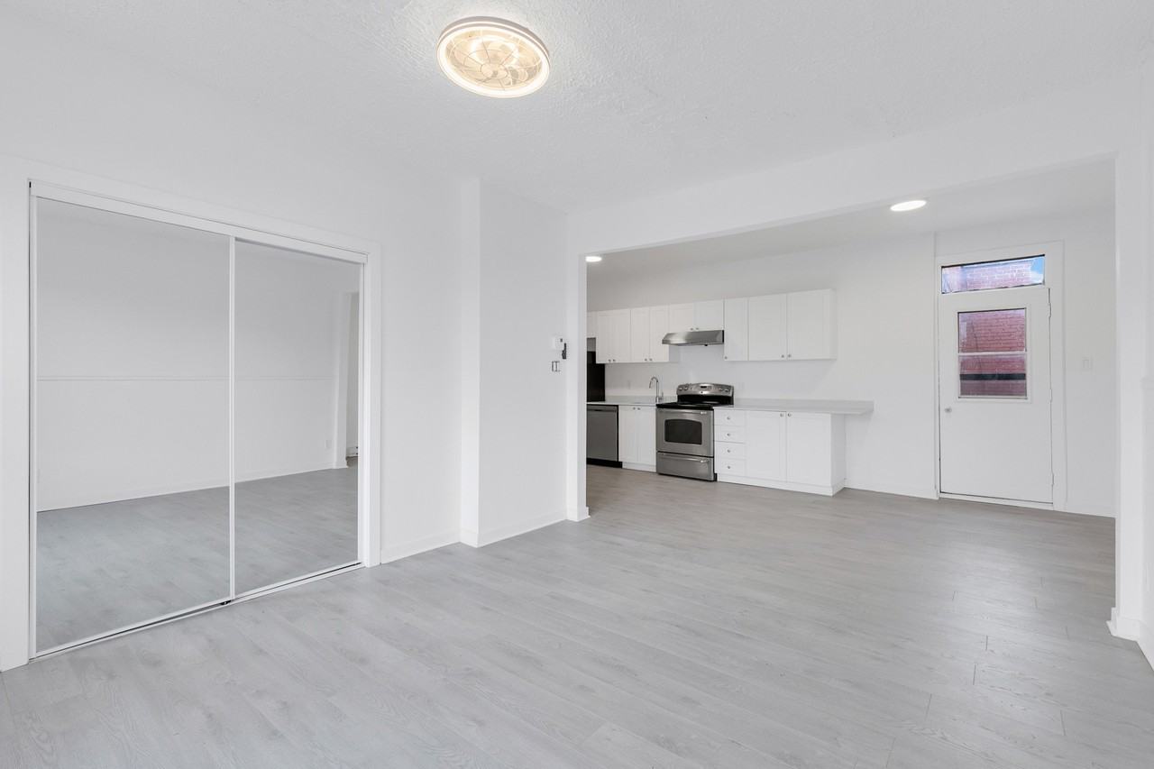 5870 Rue Sherbrooke Ouest #5 - Photo 6 of 14