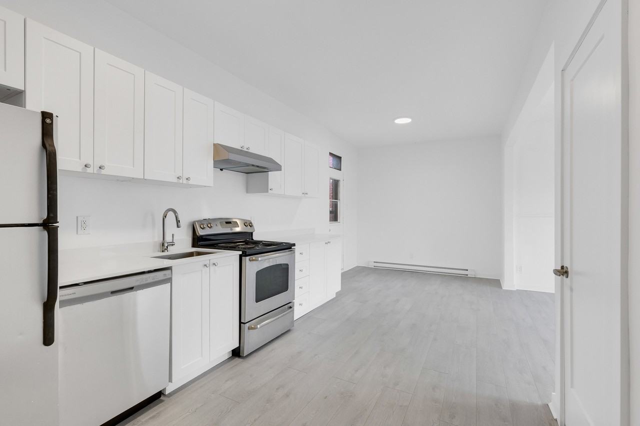 5870 Rue Sherbrooke Ouest #5 - Photo 5 of 14