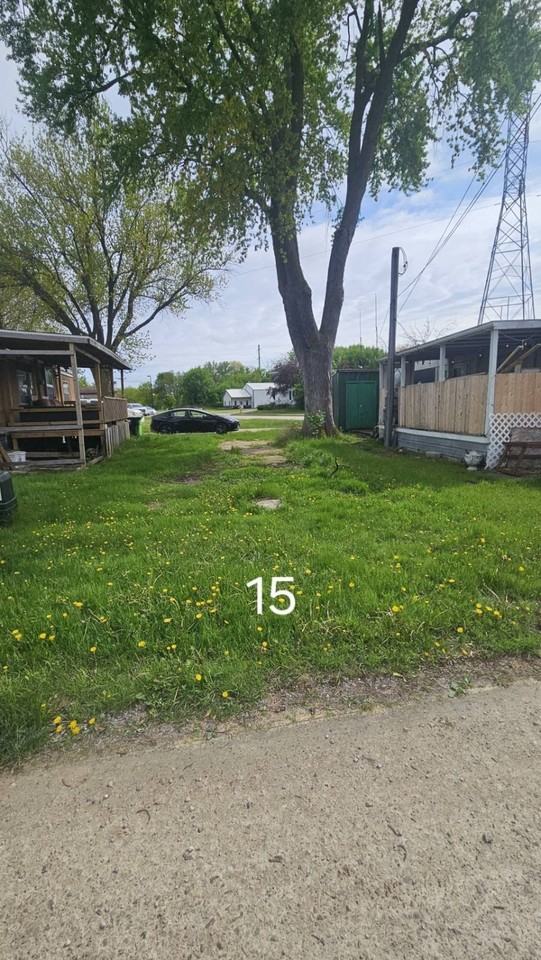 W6384 Oakwood Dr - Photo 2 of 2