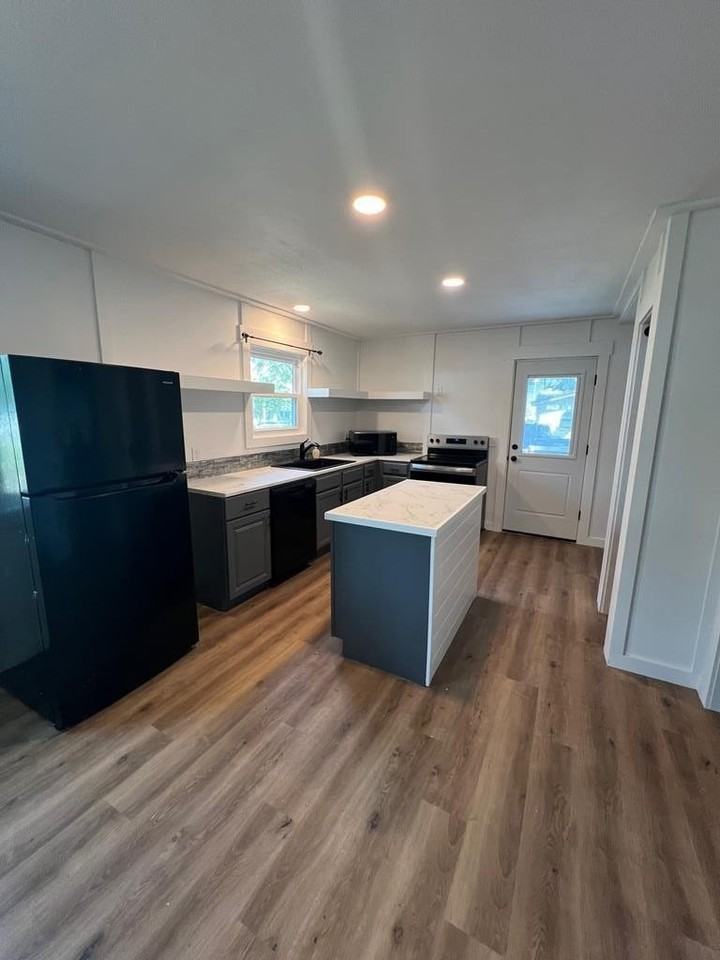 496 Avenue a - Photo 7 of 21