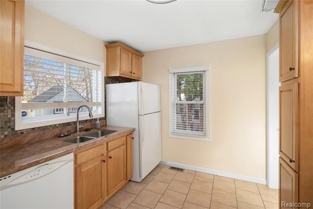 2956 N Alexander Ave - Photo 6 of 25