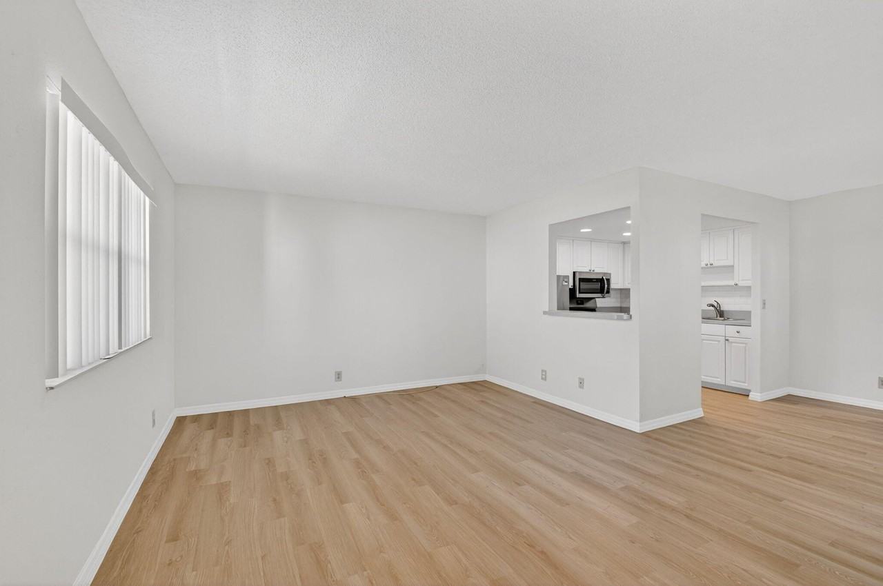 51 Flanders B - Photo 3 of 36