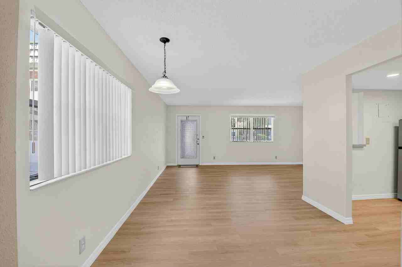 51 Flanders B - Photo 6 of 36